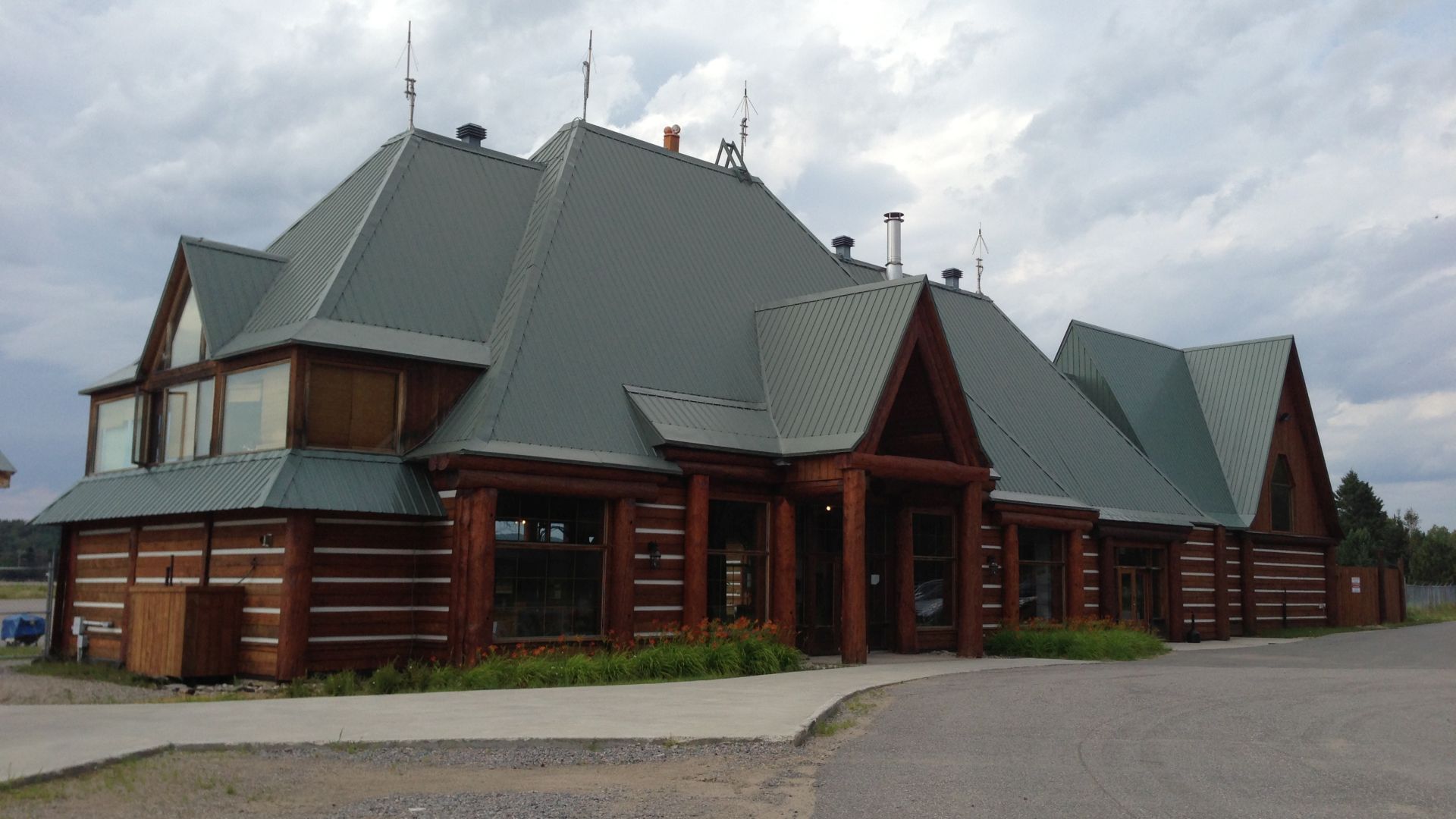 1003 – Aéroport International de Mont-Tremblant
