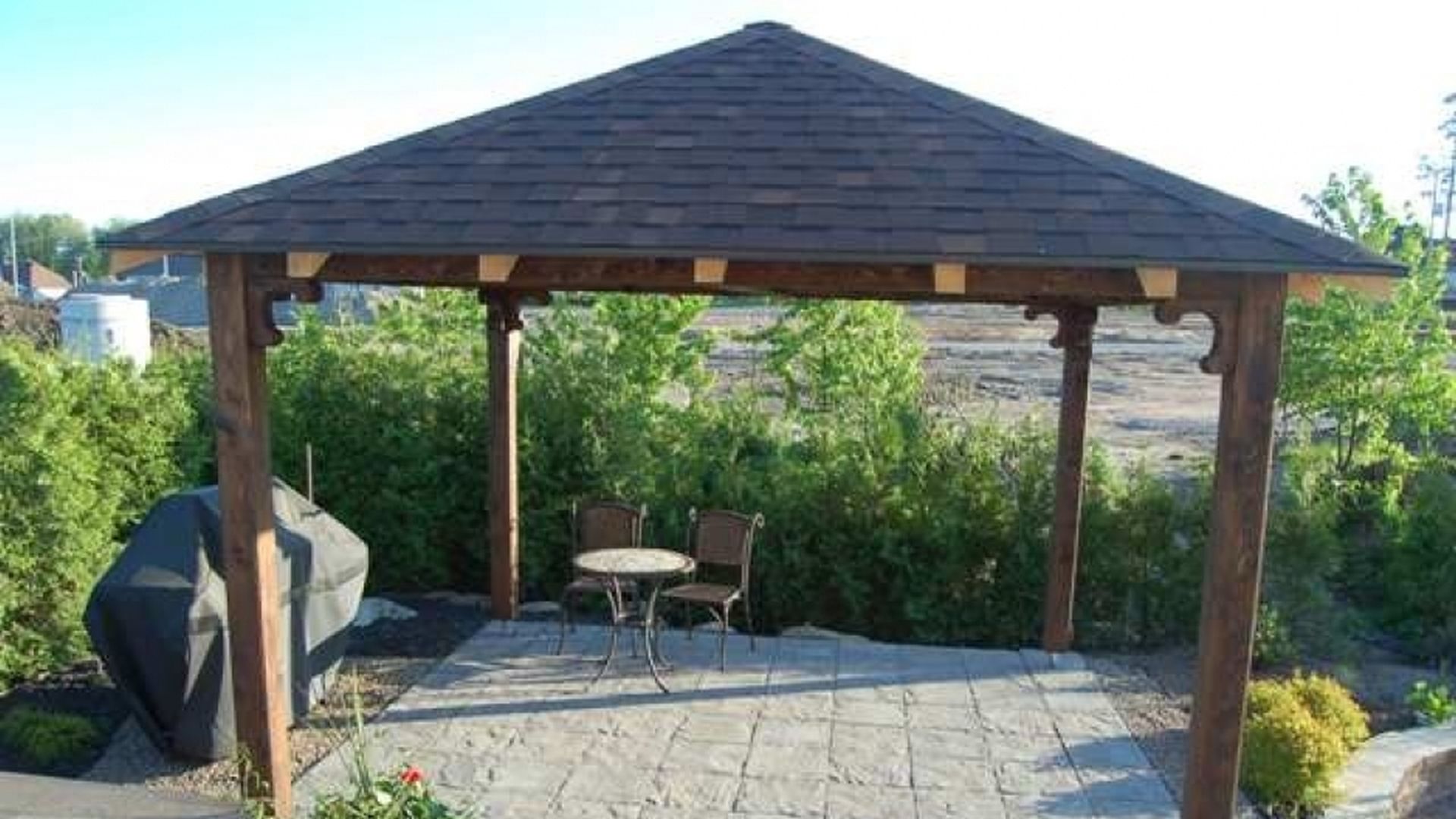 1102 – Ingénierie de gazebos en bois massif