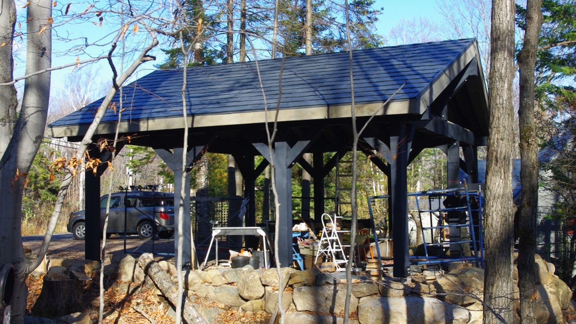 13057 – Abri d&rsquo;auto en bois massif